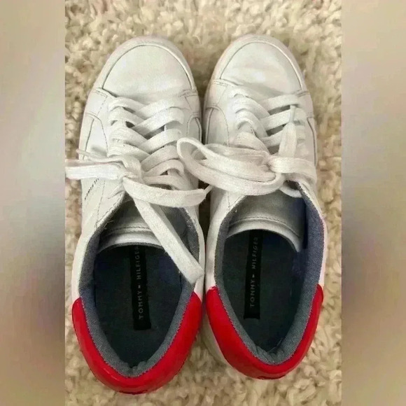 Tommy Hilfiger Women’s White with red accent sneakers. - Picture 5 of 6